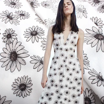 159cm wide 35mm daisy print imitation heavy georgette silk fabric anti-wrinkle sense good NN
159cm wide 35mm daisy print imitation heavy georgette silk fabric anti-wrinkle sense good NN