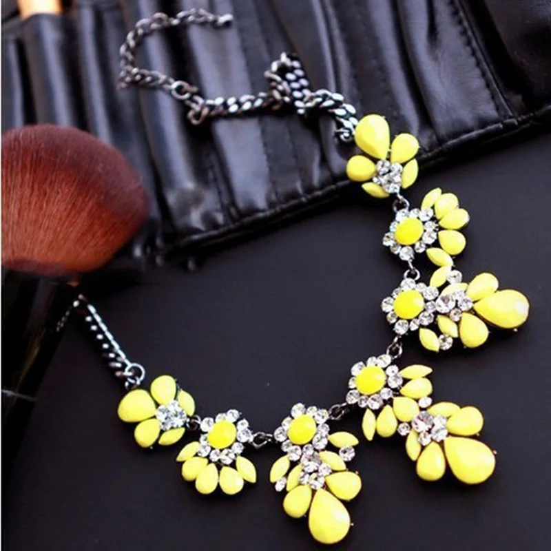 Hot Sale Nice Flower Necklace Women Bohemian Choker Necklaces Gem Classic European American Fashion Jewelry Wedding Party 
Hot Sale Nice Flower Necklace Women Bohemian Choker Necklaces Gem Classic European American Fashion Jewelry Wedding Party