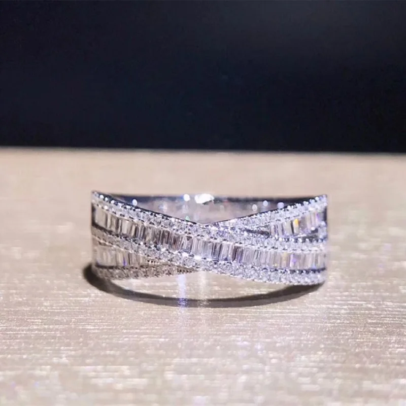 Кольцо из золота 100% пробы с бриллиантом 18K 750Au, с национальным сертификатом 01
Кольцо из золота 100% пробы с бриллиантом 18K 750Au, с национальным сертификатом 01