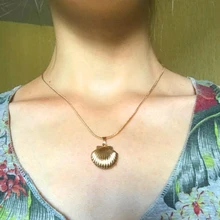 Shefly Sereias Do Mar Shell Colar Medalhão de Bronze Antigo Do Vintage Pequena Concha de Ouro Pingente de Jóias Presente de Aniversário colar de concha(China)