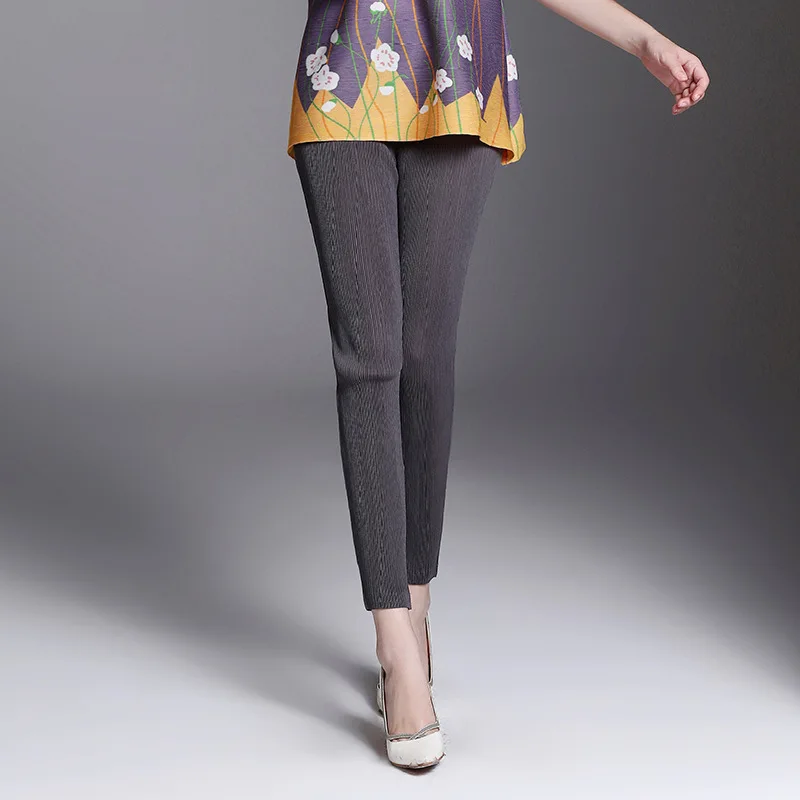 MIYAKE pleated Folding casual pencil pants loose big size thin trousers wholesale
MIYAKE pleated Folding casual pencil pants loose big size thin trousers wholesale
