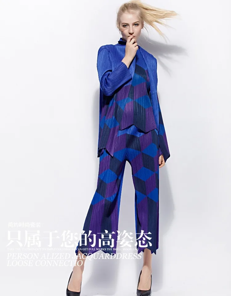Miyake fold Autumn bronzing three-piece set long-sleeved overcoat + large swing sleeveless vest + wide pants IN STOCK
Miyake fold Autumn bronzing three-piece set long-sleeved overcoat + large swing sleeveless vest + wide pants IN STOCK