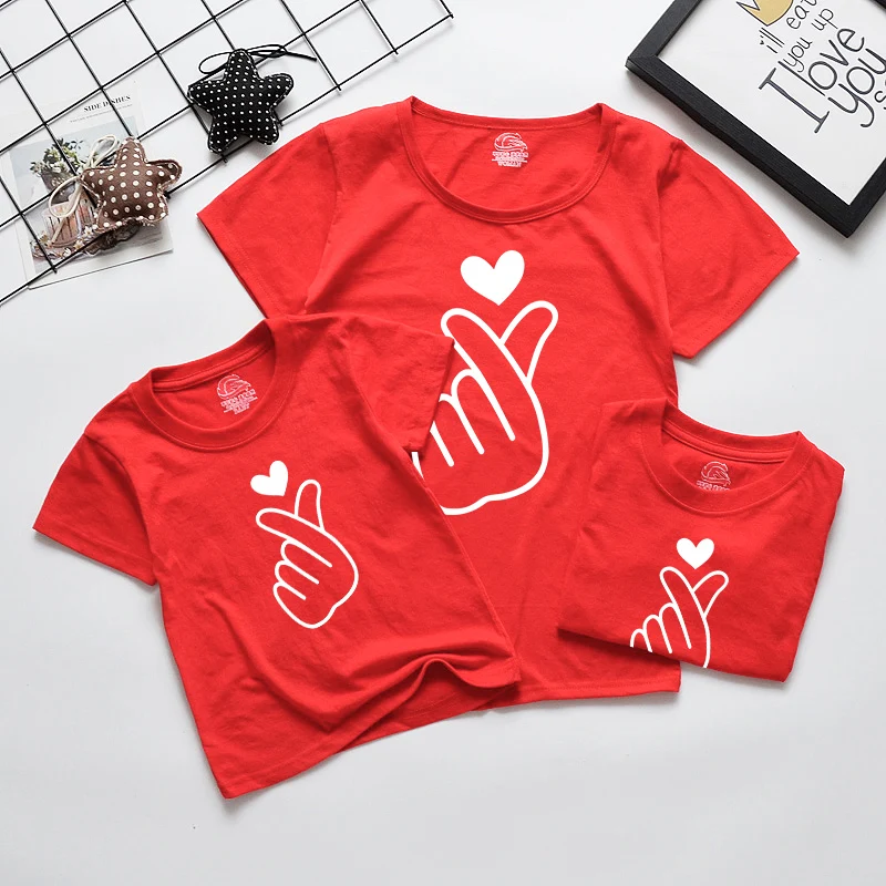 Casual family t shirt matching family outfits summer tops tees cotton short sleeve family look mother father son daughter suits
Casual family t shirt matching family outfits summer tops tees cotton short sleeve family look mother father son daughter suits