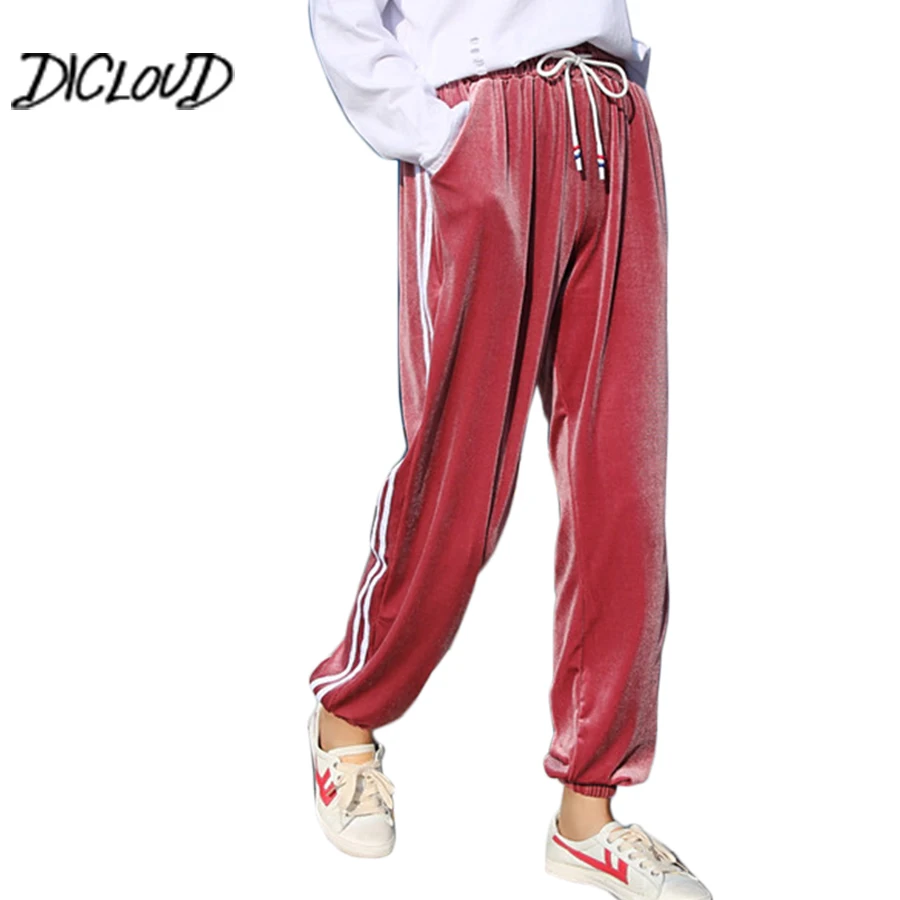 2018 New Gold Velvet Trousers Women Fashion Stitching Casual Harem Pants Female Harajuku Loose Lace High Waist Pants Sweatpants
2018 New Gold Velvet Trousers Women Fashion Stitching Casual Harem Pants Female Harajuku Loose Lace High Waist Pants Sweatpants