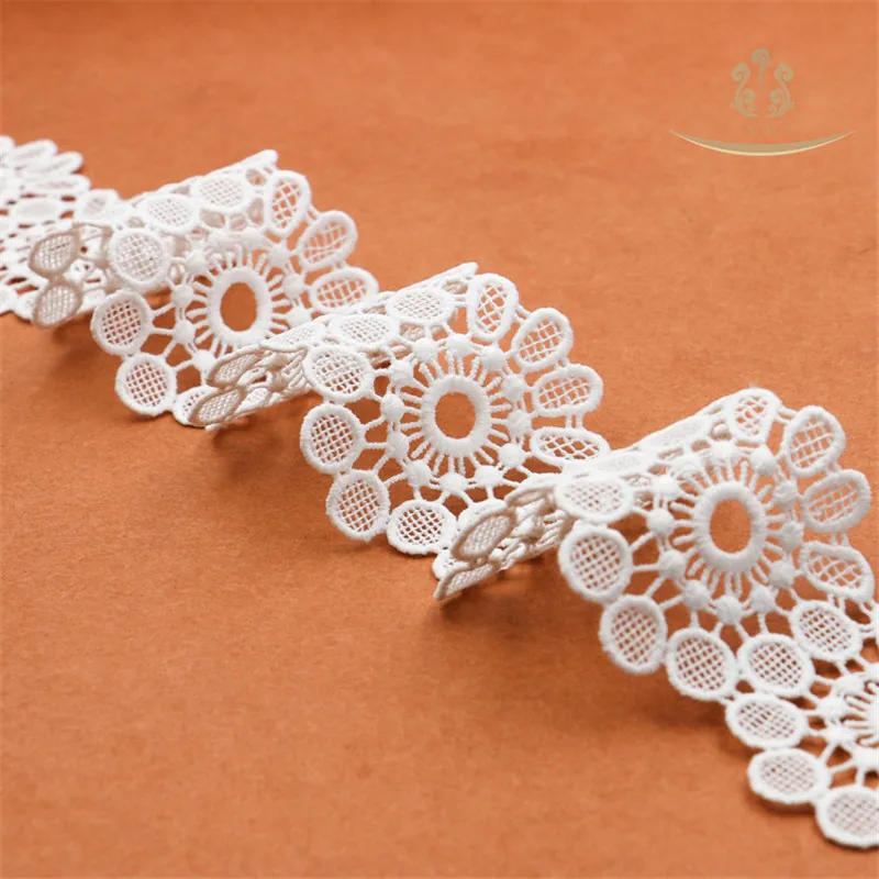 2Yards flower high soluble embroidered lace DIY Apparel Sewing Fabric Whtie Color Milk silk Ribbon Handmade Accessories Craft
2Yards flower high soluble embroidered lace DIY Apparel Sewing Fabric Whtie Color Milk silk Ribbon Handmade Accessories Craft