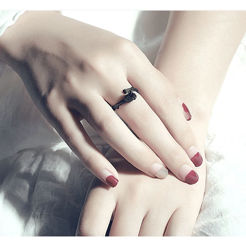 Новое дизайнерское кольцо с черным покрытием кольца розочкой для женщин