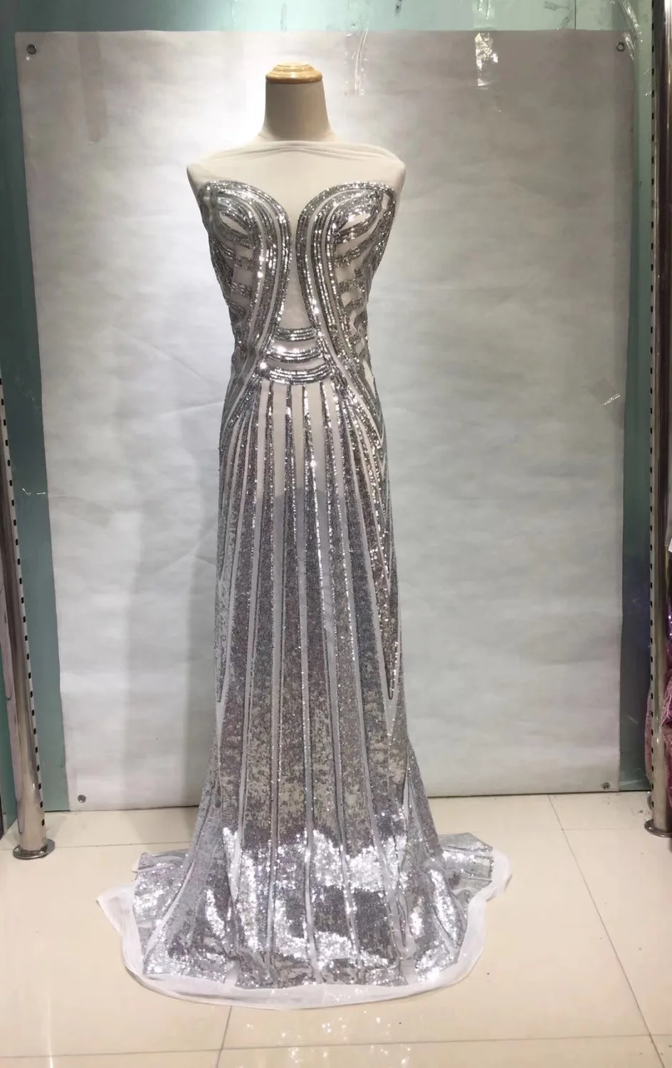 fb005-7 new arrive 5yards/bag silver flower sequin embroidery tulle mesh lace for bridal wedding dress sawing/party
fb005-7 new arrive 5yards/bag silver flower sequin embroidery tulle mesh lace for bridal wedding dress sawing/party