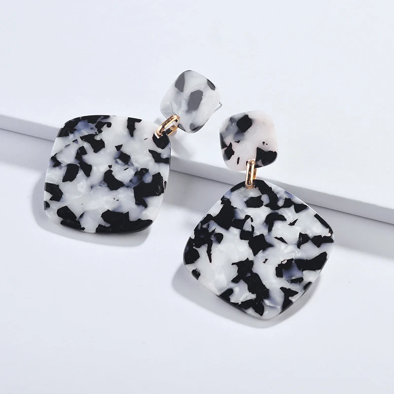 LUNA CHIAO Fashion Jewelry 2019 New Design 5 Colors Round Corner Square Resin Acrylic Lucite Women Drop Statement Earrings
LUNA CHIAO Fashion Jewelry 2019 New Design 5 Colors Round Corner Square Resin Acrylic Lucite Women Drop Statement Earrings