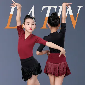 The new Latin dance costume Girl flow Sula Ding skirts black red V-neck game show spring and summer professional practice 
The new Latin dance costume Girl flow Sula Ding skirts black red V-neck game show spring and summer professional practice