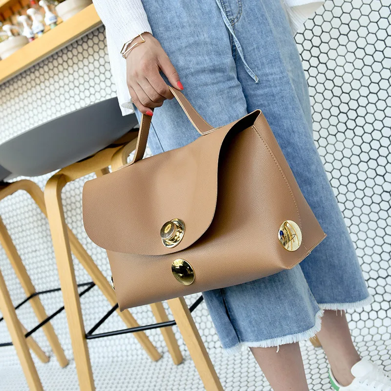 JIULIN Fashion Hot Simple Handbag 2019 European and American Fashion Lock Large Bag Commuting Boston Bag
JIULIN Fashion Hot Simple Handbag 2019 European and American Fashion Lock Large Bag Commuting Boston Bag