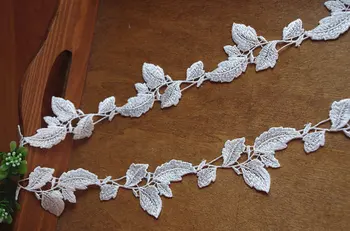 venise lace trim, crochet lace trim with delicate floral pattern, off white lace leaves
venise lace trim, crochet lace trim with delicate floral pattern, off white lace leaves