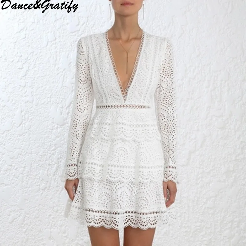2018 New Autumn Women Brand Designer Sexy V-neck Runway Dress White Black Long Sleeve Ruffles Mini Short Chic Party Dresses
2018 New Autumn Women Brand Designer Sexy V-neck Runway Dress White Black Long Sleeve Ruffles Mini Short Chic Party Dresses