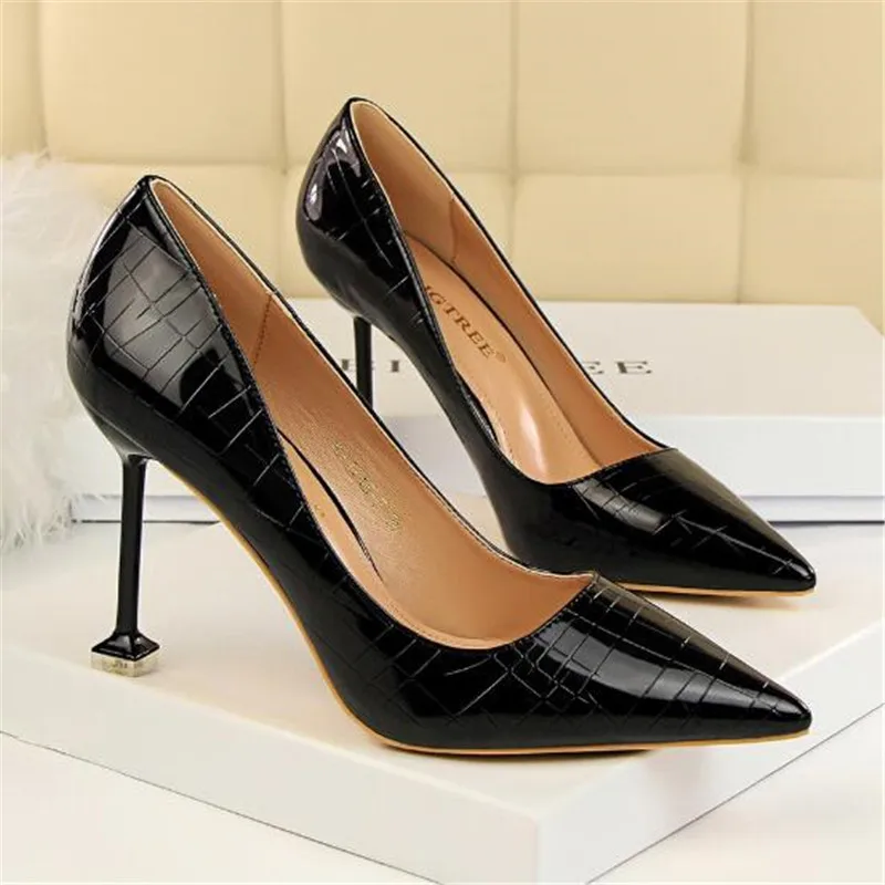 2022 Retro Stone Pattern Women Pumps Fashion Patent Leather Party Shoes Pointed Toe Shallow Women's High Heels Shoes 7 Colors
2022 Retro Stone Pattern Women Pumps Fashion Patent Leather Party Shoes Pointed Toe Shallow Women's High Heels Shoes 7 Colors