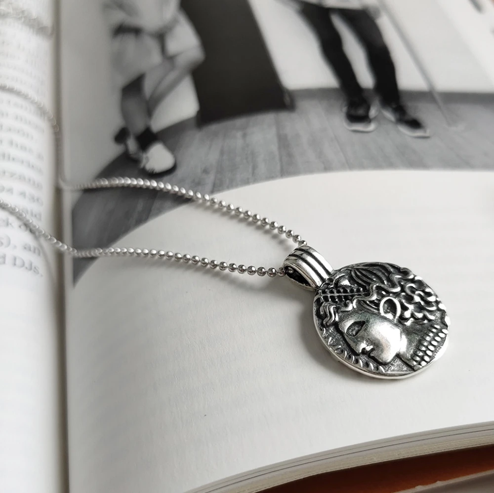 Leven Fancy 925 Sterling Silver Vintage Style Ball Bead Chain Character Round Medal Creative Fashionable Pendant Necklace
Leven Fancy 925 Sterling Silver Vintage Style Ball Bead Chain Character Round Medal Creative Fashionable Pendant Necklace