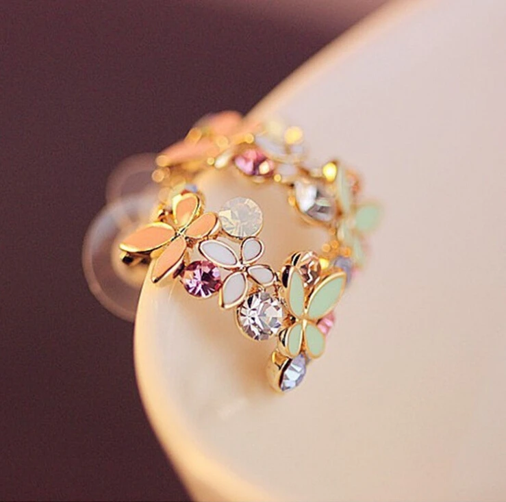 Korean Exquisite Sparking Rhinestone Butterfly Flowers Semi Circle Stud Earrings E18
Korean Exquisite Sparking Rhinestone Butterfly Flowers Semi Circle Stud Earrings E18