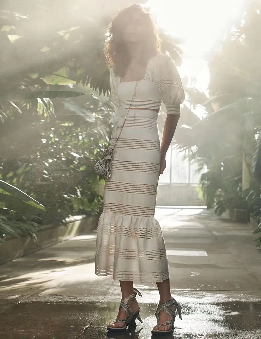 Women Ivory Linen Square Neckline Linear Cropped Bodice And Zig Zag Stripe Trim Linear Linen Midi Skirt
Women Ivory Linen Square Neckline Linear Cropped Bodice And Zig Zag Stripe Trim Linear Linen Midi Skirt