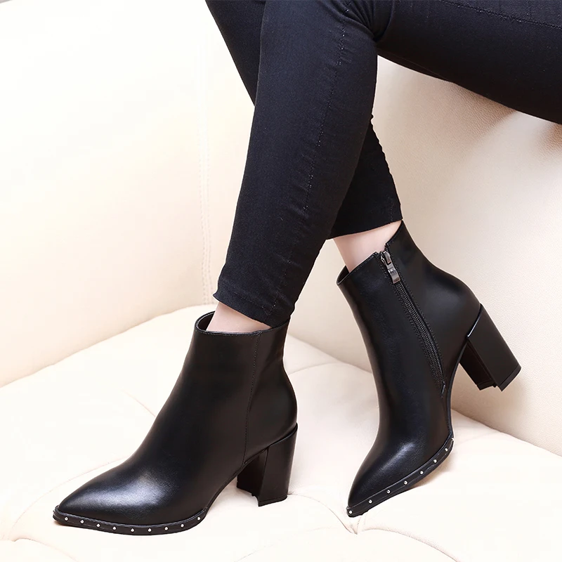New Genuine Leather Party Sexy Woman Shoes Large Size Ankle Boots Heel 6cm Pointed Toe High Heel Riding Boots CH-B0104
New Genuine Leather Party Sexy Woman Shoes Large Size Ankle Boots Heel 6cm Pointed Toe High Heel Riding Boots CH-B0104