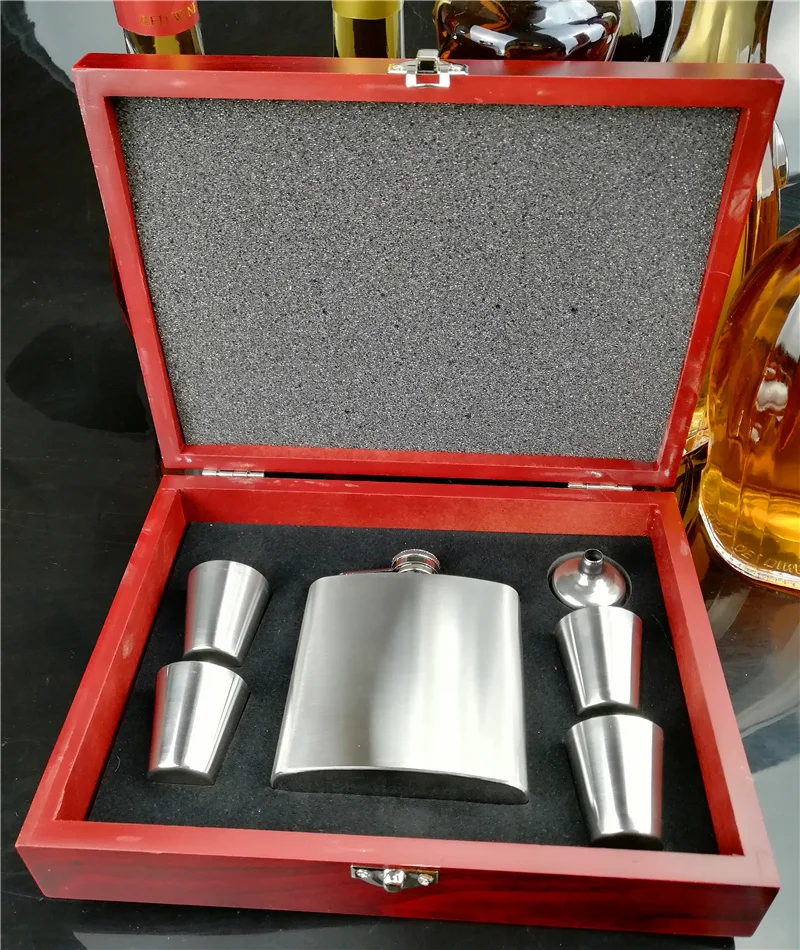 Description Picture 3 of item50set wooden stainless steel hip flask 6oz with 4 cups set  logo Free engraved
