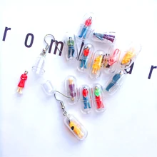Personalizado bonito cápsulas colorido humanóide diversão gota brincos feminino criativo doce brinco engraçado jóias moda orelha(China)
