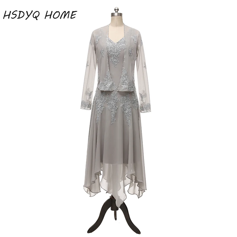 2017 Chiffon Mother of Bride Dresses with Long Sleeves Beads Two Pieces Mid Carf Wedding Party Groom Gowns
2017 Chiffon Mother of Bride Dresses with Long Sleeves Beads Two Pieces Mid Carf Wedding Party Groom Gowns