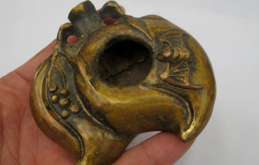 China Folk Classical Bronze Copper Bat Peach Heart ashtray Bowl incense burner
China Folk Classical Bronze Copper Bat Peach Heart ashtray Bowl incense burner