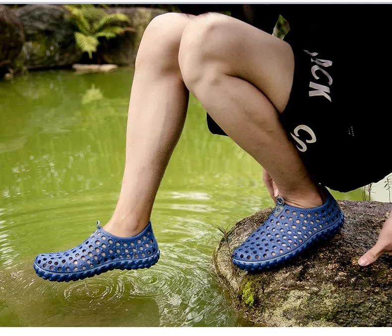 Sandals Summer Beach Shoes Water Shoes Breathable Aqua Shoes Plastic Men Shoes 