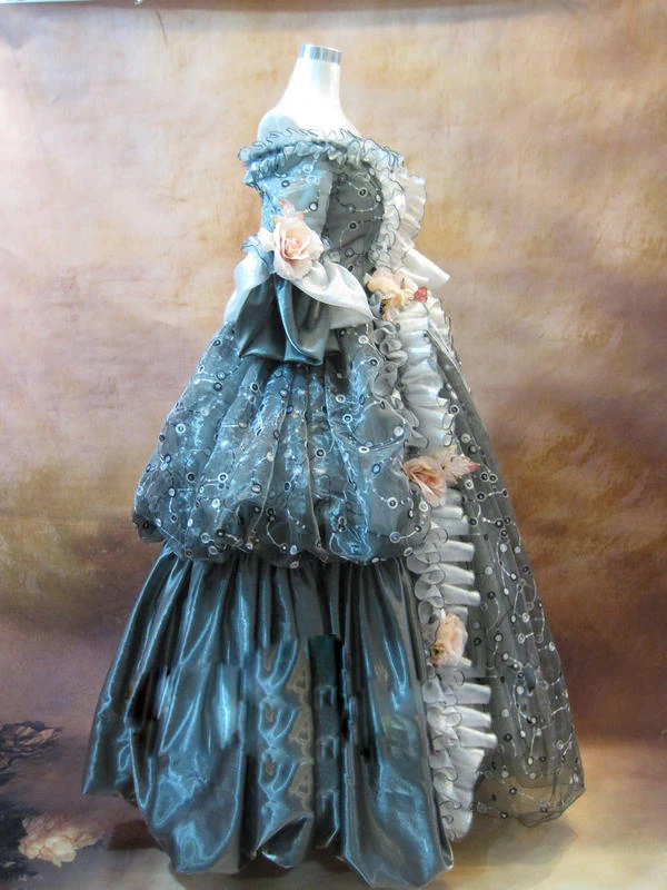 17 18th Century Gray Floral Marie Antoinette Off the Shoulder Baroque Rococo Halloween Costume Cosplay Costume Dress
17 18th Century Gray Floral Marie Antoinette Off the Shoulder Baroque Rococo Halloween Costume Cosplay Costume Dress