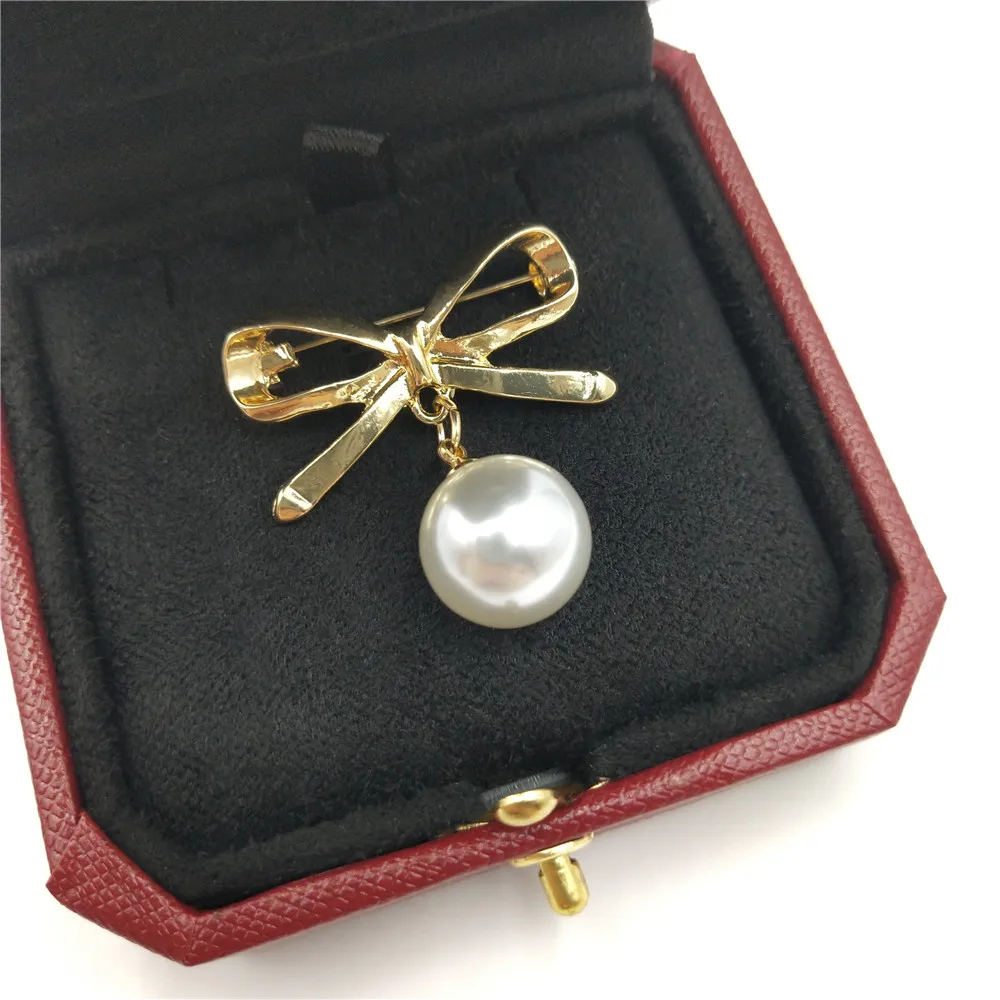 Fashion Lady Alloy Bowknot Imitation Pearls Brooches Pin Women's Metal Banquet Wedding Brooch Gifts Jewelry Accessorise 1pcs
Fashion Lady Alloy Bowknot Imitation Pearls Brooches Pin Women's Metal Banquet Wedding Brooch Gifts Jewelry Accessorise 1pcs