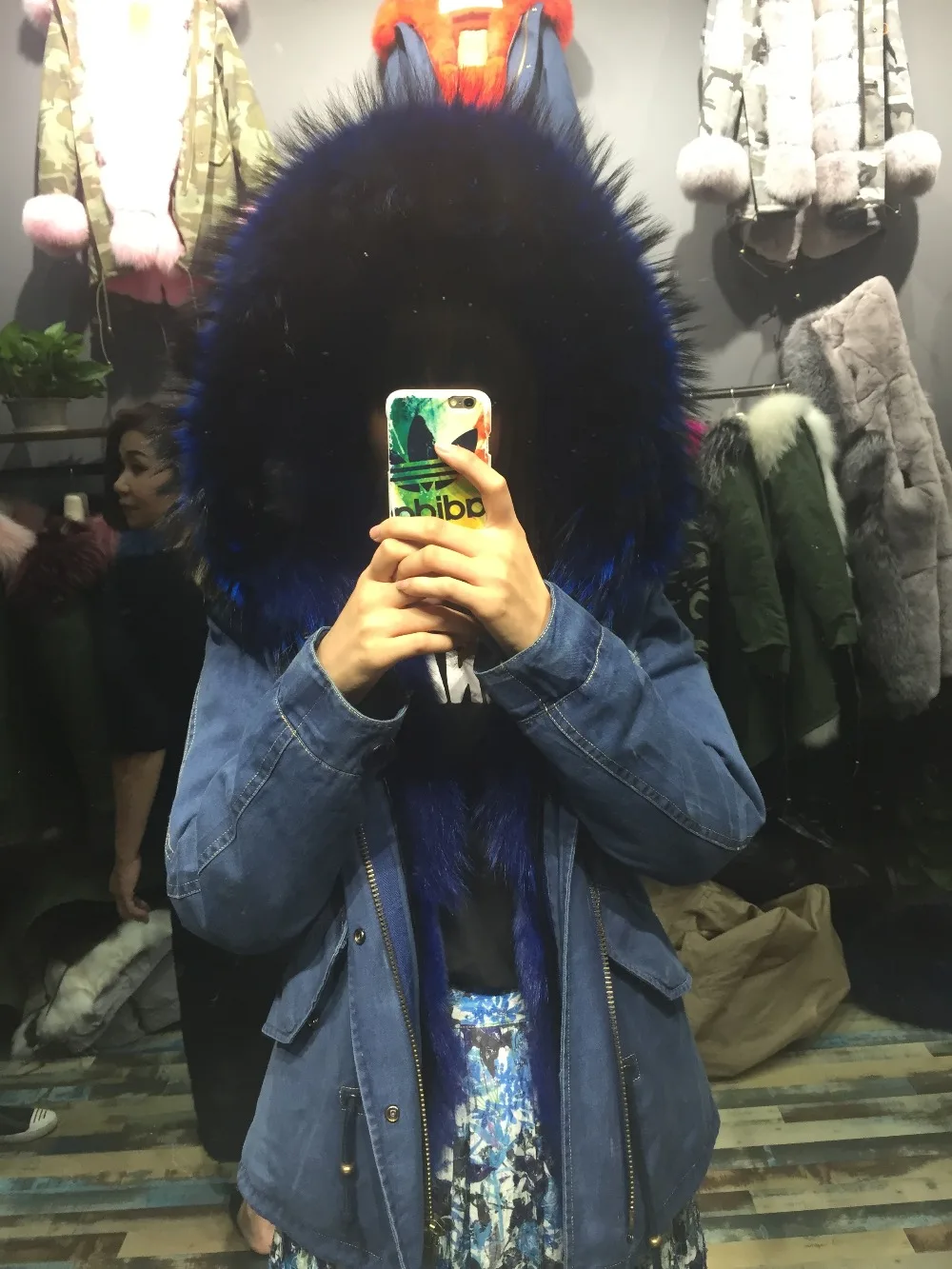 SQXR FUR 100% Natural fox Fur Coats with big Raccoon Dog Fur hat and real fox fur lining
SQXR FUR 100% Natural fox Fur Coats with big Raccoon Dog Fur hat and real fox fur lining