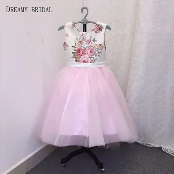Dreamy Bridal Vestidos de Primera Comunion 2017 White Pink Printed Flowers Holy Communion Dresses For Girls With Waist Sash
Dreamy Bridal Vestidos de Primera Comunion 2017 White Pink Printed Flowers Holy Communion Dresses For Girls With Waist Sash