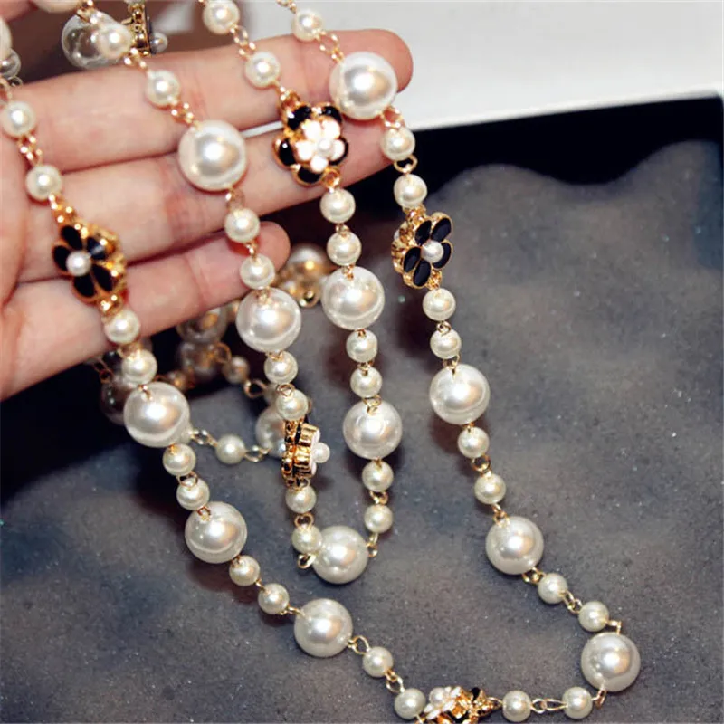 2017 Women Pearl Chain Long Sweater Pearl Necklace&pendant golden Luxury flower Pendant Necklace for women
2017 Women Pearl Chain Long Sweater Pearl Necklace&pendant golden Luxury flower Pendant Necklace for women