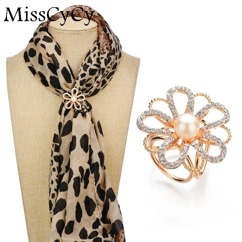 MissCyCy Luxurious Gold Color Scarf Clip Simulated Pearl Jewelry Camellia Rhinestone Brooches Women Gift
MissCyCy Luxurious Gold Color Scarf Clip Simulated Pearl Jewelry Camellia Rhinestone Brooches Women Gift