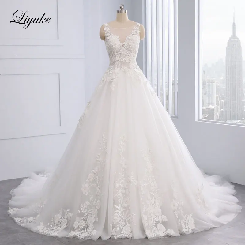 Lustrous Embroidery Tulle Scoop Neck Beading 3D Flowers A-Line Wedding Dresses With Court Train Appliques Luxury Wedding Gown
Lustrous Embroidery Tulle Scoop Neck Beading 3D Flowers A-Line Wedding Dresses With Court Train Appliques Luxury Wedding Gown