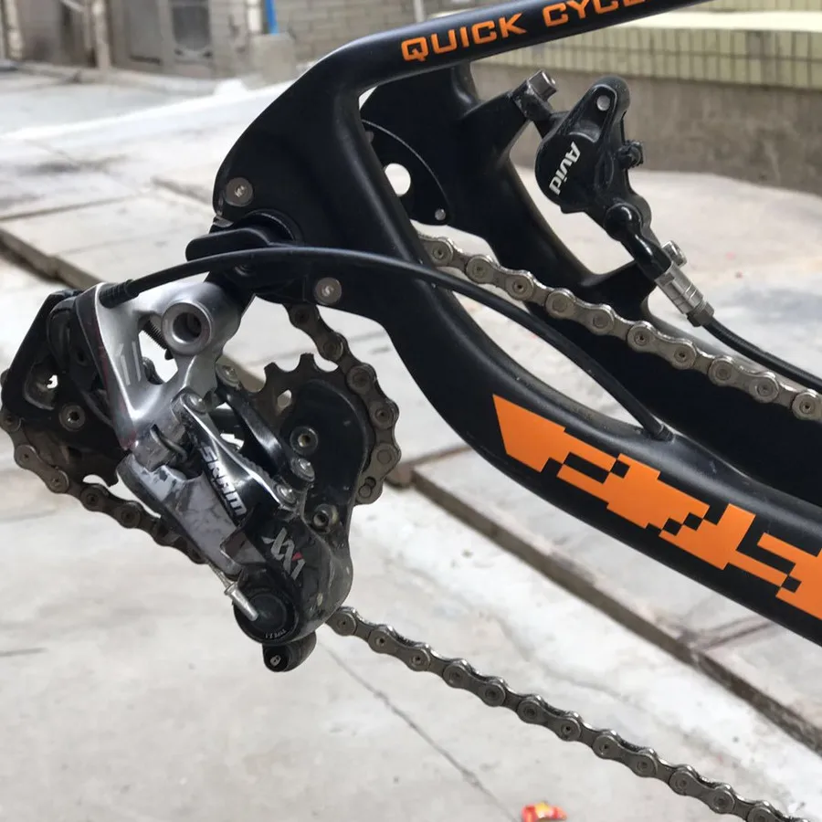 Chain Keeper Cleaner Clean Catcher Holder Tool Steel QR with Nylon roller Fit Quick Release Dropout Rear Derailleur
Chain Keeper Cleaner Clean Catcher Holder Tool Steel QR with Nylon roller Fit Quick Release Dropout Rear Derailleur