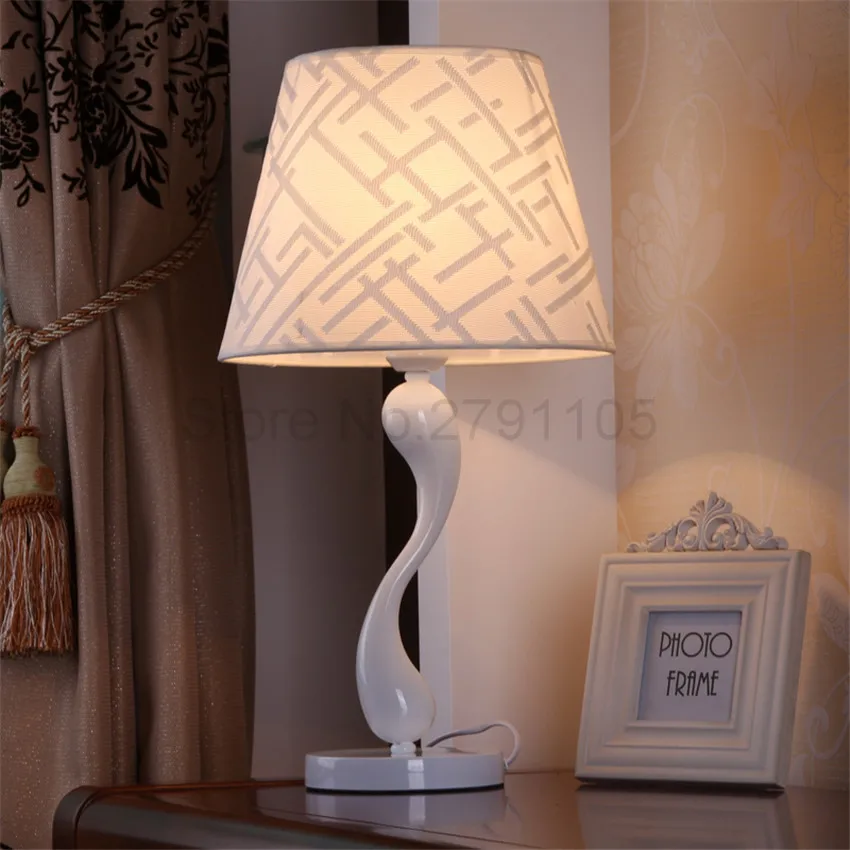 Modern Artistic Table Lamp,Simple Fashion Bedroom Bedside Study Desk Lamp Originality Swan Modelling Table Light
Modern Artistic Table Lamp,Simple Fashion Bedroom Bedside Study Desk Lamp Originality Swan Modelling Table Light