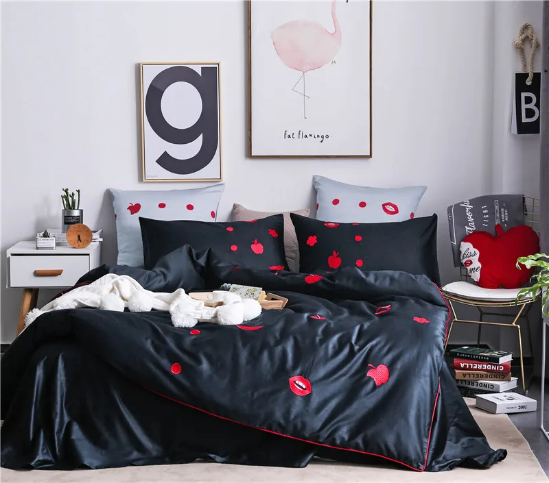 Egyptian Cotton Bedding Set Red lips Embroidery black Duvet Cover Sets Soft Bed Linen Flat Bed Sheet Set Pillowcase 4PCS bed cov
Egyptian Cotton Bedding Set Red lips Embroidery black Duvet Cover Sets Soft Bed Linen Flat Bed Sheet Set Pillowcase 4PCS bed cov