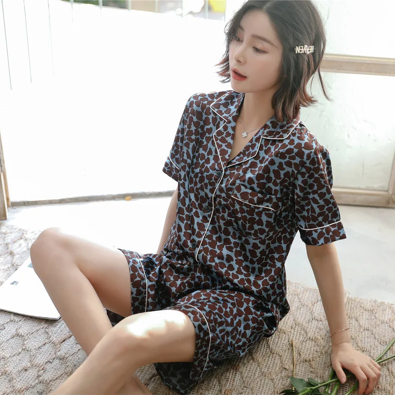 2019summer pajamas women satin pajamas printed lapel cardigan shorts two piece set casual pyjamas women sexy sleepwear homewear
2019summer pajamas women satin pajamas printed lapel cardigan shorts two piece set casual pyjamas women sexy sleepwear homewear