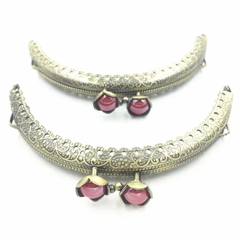 1Pc 105MM Bronze Tone Metal Pruse Frame Handle Lotus Head Arch Pattern Ruffled Kiss Clasp Red Resin Glue Luggage&Bag Accessories
1Pc 105MM Bronze Tone Metal Pruse Frame Handle Lotus Head Arch Pattern Ruffled Kiss Clasp Red Resin Glue Luggage&Bag Accessories