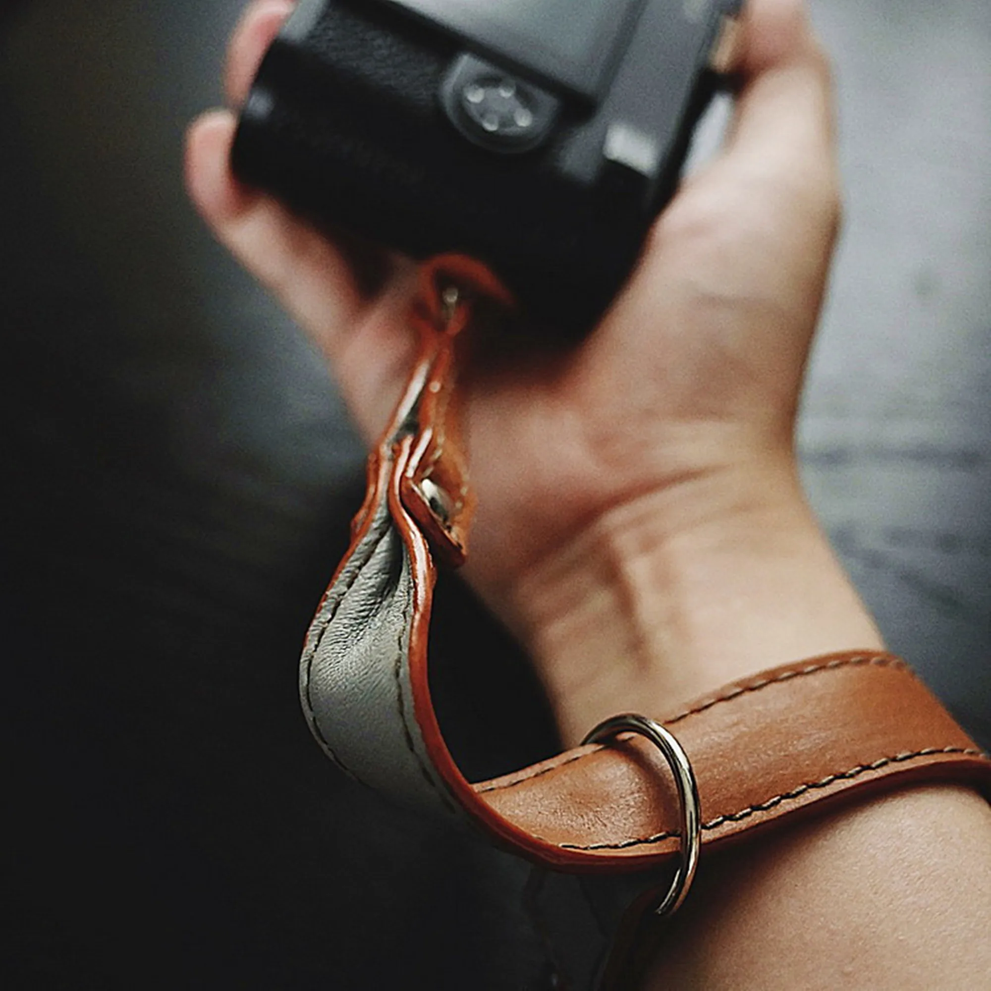 Handmade Leather Wrist Hand Camera Strap For Leica Fuji Sony Olympus Canon Nikon Mirrorless Camera
Handmade Leather Wrist Hand Camera Strap For Leica Fuji Sony Olympus Canon Nikon Mirrorless Camera