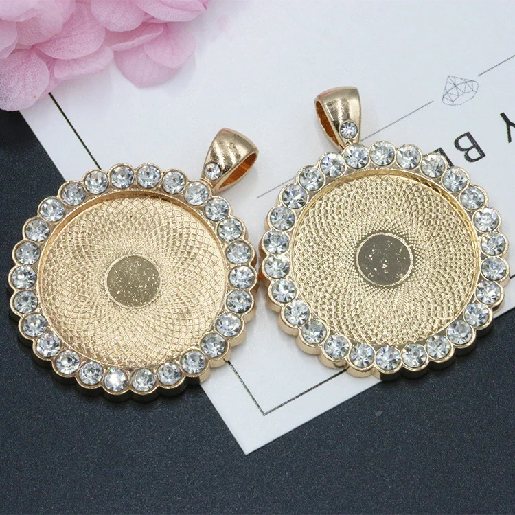 2pcs The new listing inlaid crystal round bottom 20mm 25mm 30mm 35mm necklace pendant pendant DIY handmade material accessories
2pcs The new listing inlaid crystal round bottom 20mm 25mm 30mm 35mm necklace pendant pendant DIY handmade material accessories