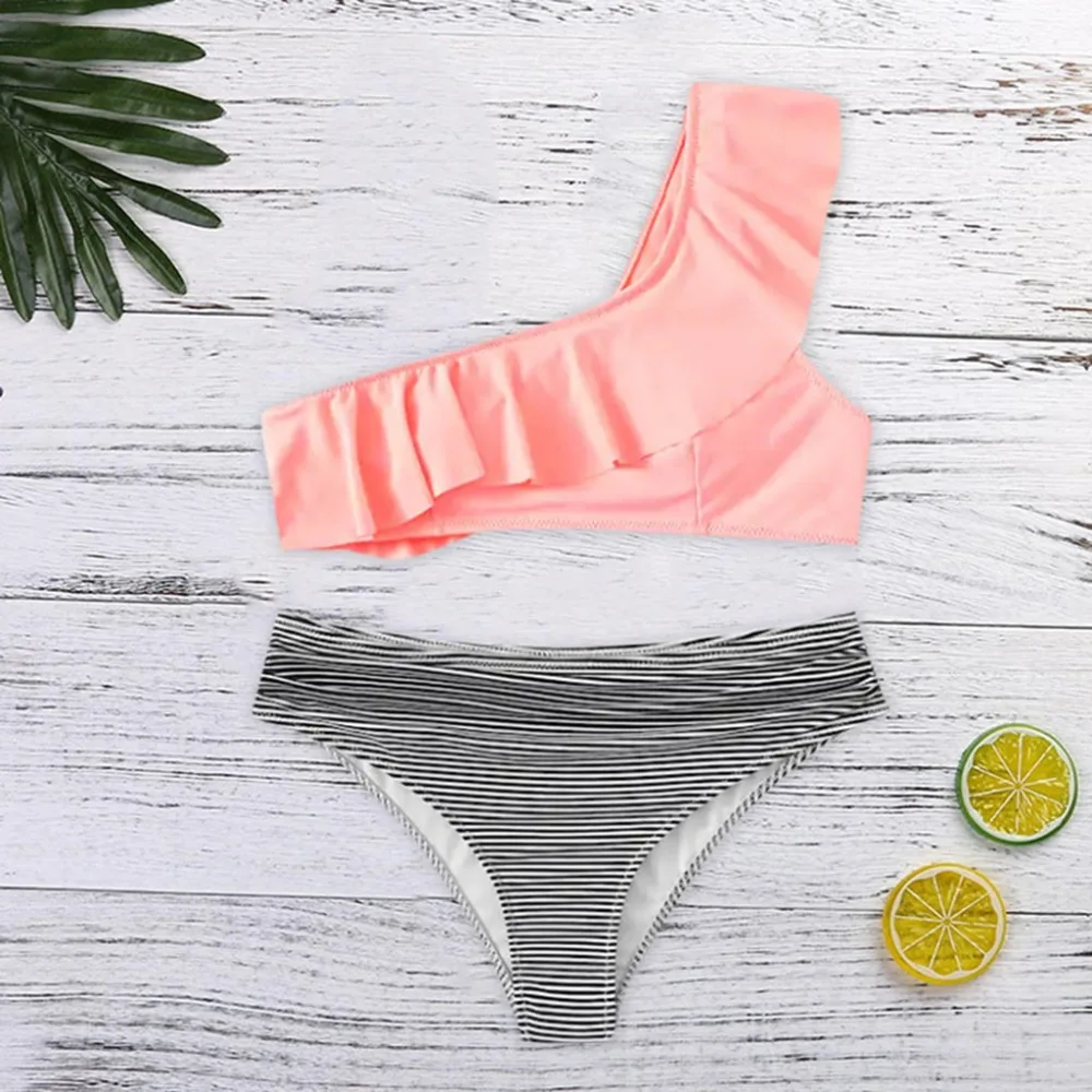 Bikini Set One shoulder High-waist ruffled print split bikini swim wear women Swimsuit Beachwear costume mare donna 15#
Bikini Set One shoulder High-waist ruffled print split bikini swim wear women Swimsuit Beachwear costume mare donna 15#