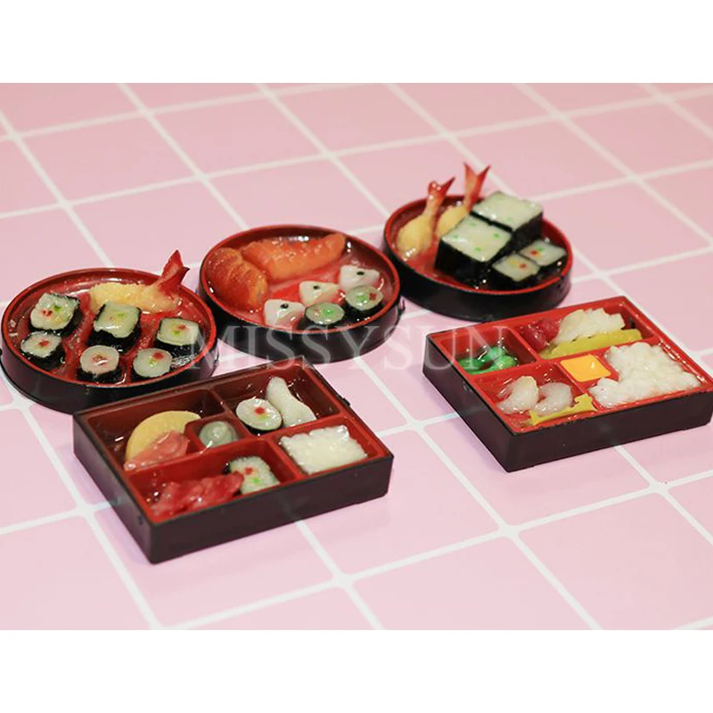 2PCS1/6 Scale Miniature Janpanese Sushi Rice Roll for Dollhouse Decor Pretend food for blyth Barbies bjd dollhouse kitchen toys
2PCS1/6 Scale Miniature Janpanese Sushi Rice Roll for Dollhouse Decor Pretend food for blyth Barbies bjd dollhouse kitchen toys