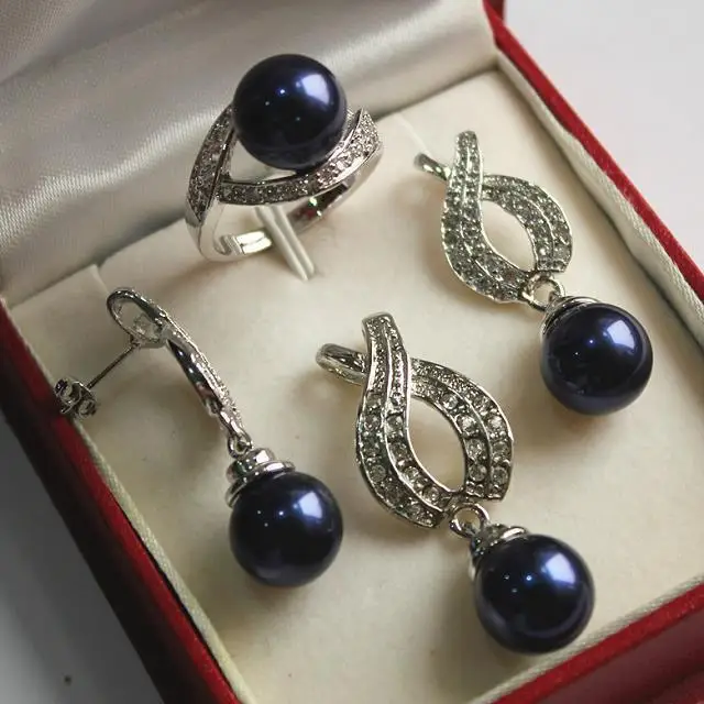 nice new jewelry silver plated + 12mm dark blue shell pearl pendant, earring, , ring set
nice new jewelry silver plated + 12mm dark blue shell pearl pendant, earring, , ring set