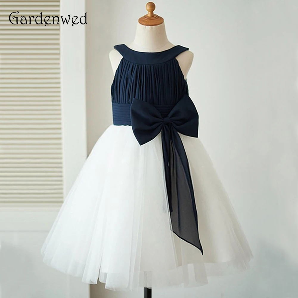 Gardenwed Baby Girl Wedding Dress 2023 Scoop Neck Ruched Black Top Big Bow Knot Robe Fille Mariage White Skirt Children Gowns
Gardenwed Baby Girl Wedding Dress 2023 Scoop Neck Ruched Black Top Big Bow Knot Robe Fille Mariage White Skirt Children Gowns