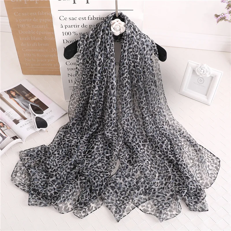 2019 Summer Leopard Print Scarf Large Size Shawls And Wraps Women Silk Scarves Lady Pashmina Bandana Foulard Designer Hijab
2019 Summer Leopard Print Scarf Large Size Shawls And Wraps Women Silk Scarves Lady Pashmina Bandana Foulard Designer Hijab