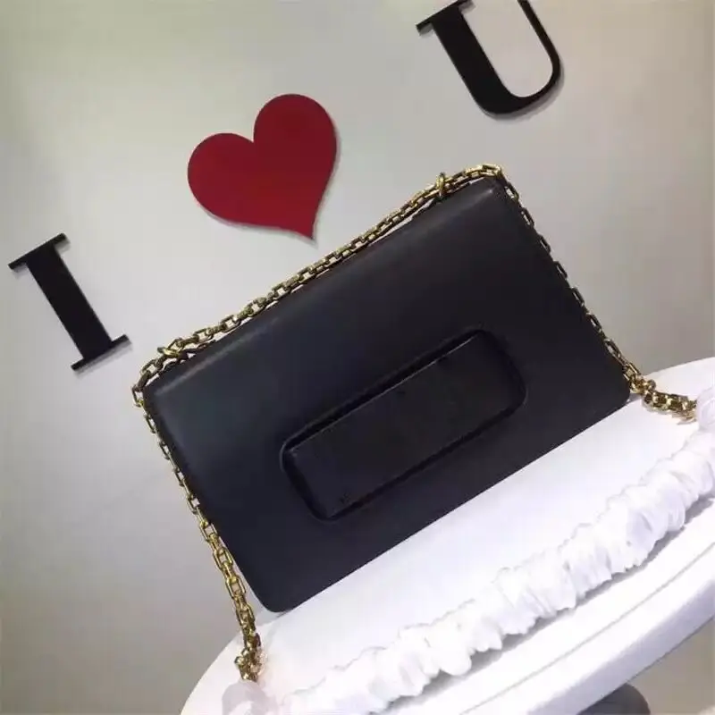 2019 Cheap women crossbody shoulder bag metal chain ladies real leather messenger bags latest fashion boutique flip-over handbag
2019 Cheap women crossbody shoulder bag metal chain ladies real leather messenger bags latest fashion boutique flip-over handbag