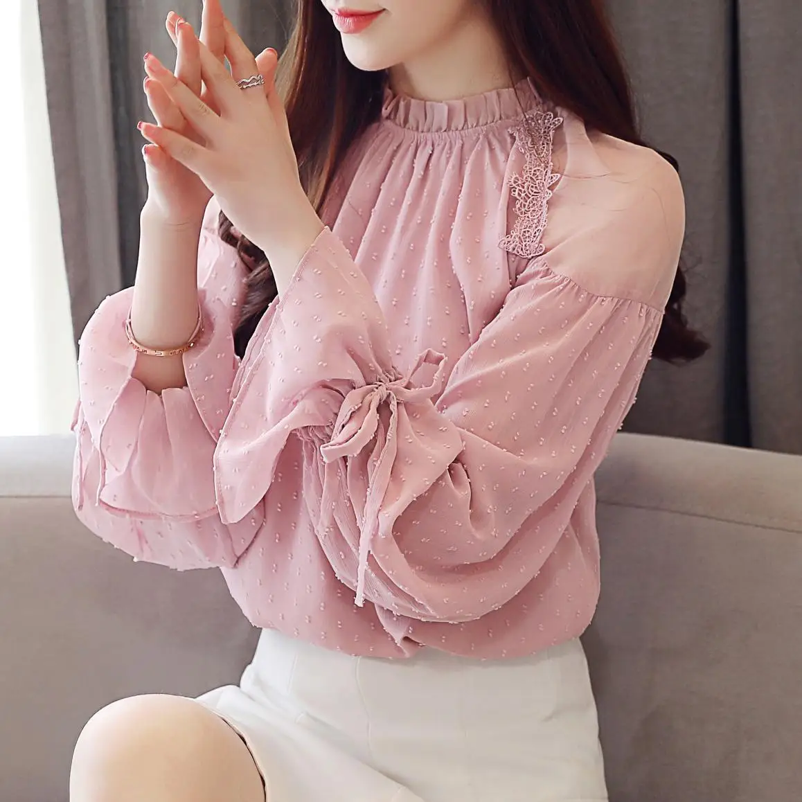 2019 Spring New Arrival Sweet Fairy Stand Collar Lace-Up Lantern Sleeve Chiffon Blouse Loose Applique Blouses Free Shipping
2019 Spring New Arrival Sweet Fairy Stand Collar Lace-Up Lantern Sleeve Chiffon Blouse Loose Applique Blouses Free Shipping