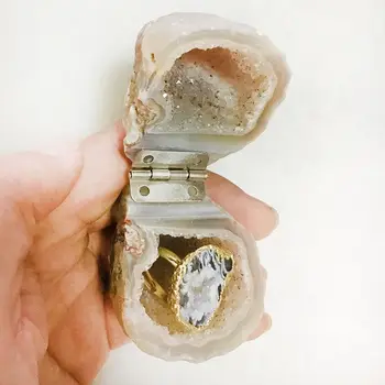 Agate Geode Natural Pure Hand Carved Crystal Cluster Handicraft Ring Box For Cornucopia Agate Stone Lovers Gift Crystal Cave
Agate Geode Natural Pure Hand Carved Crystal Cluster Handicraft Ring Box For Cornucopia Agate Stone Lovers Gift Crystal Cave