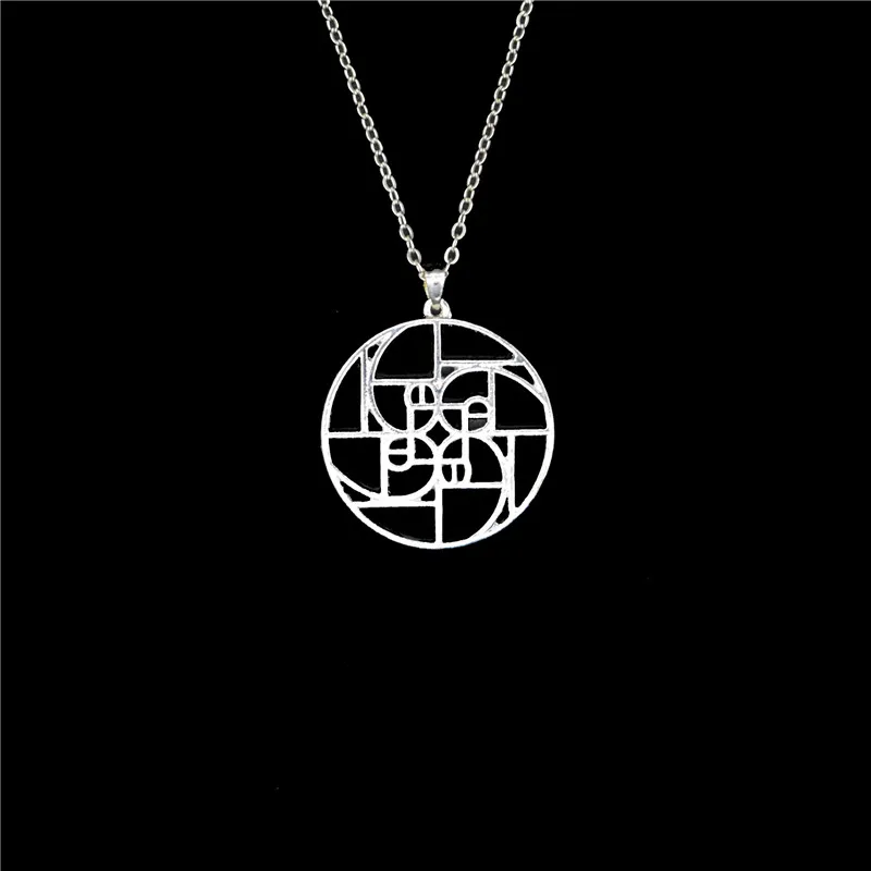 Elfin Fibonacci spiral in a circle - Golden spiral - golden ratio - geometry gift - science pendant necklace graducation gift
Elfin Fibonacci spiral in a circle - Golden spiral - golden ratio - geometry gift - science pendant necklace graducation gift