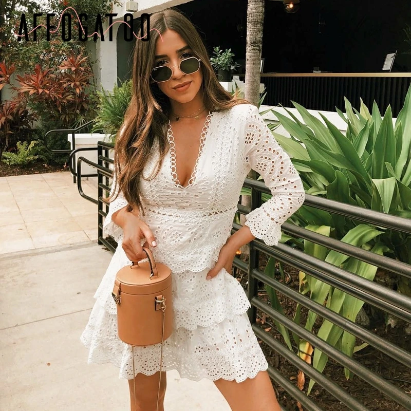 Affogatoo Elegant ruffle cotton white dress women Sexy V-neck Hollow out long sleeve female dress Vintage embroidery party dress
Affogatoo Elegant ruffle cotton white dress women Sexy V-neck Hollow out long sleeve female dress Vintage embroidery party dress
